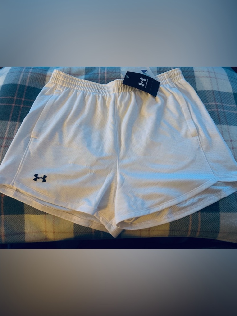 Under Armour Girl’s Shorts Size Yourh Large NWT